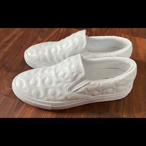 Calvin Klein Women's KCGEELY Slip on sneakersWhite only used on